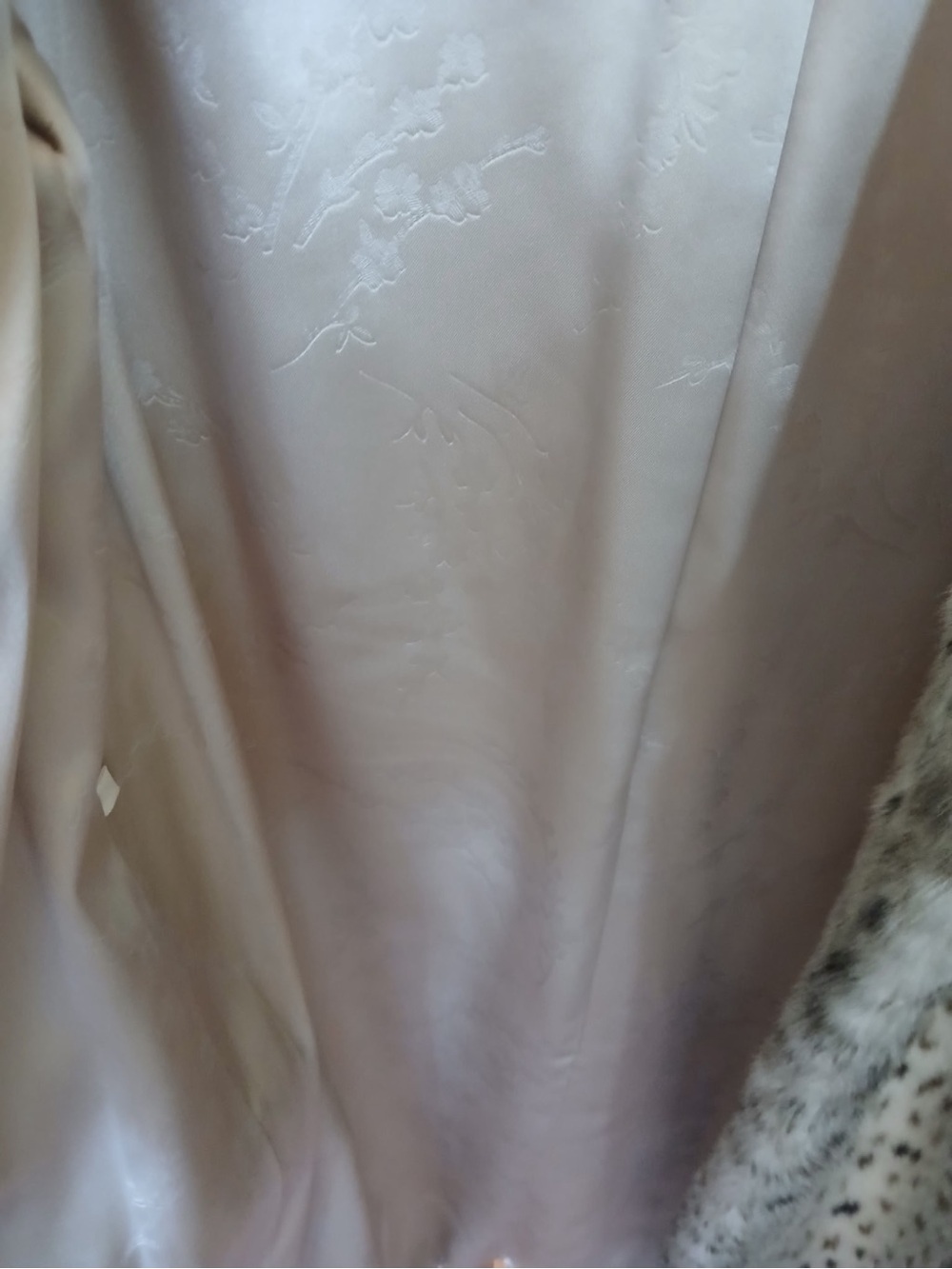 Vintage Luxury White Leopard-Print Faux Fur Coat - Picture 3 of 4